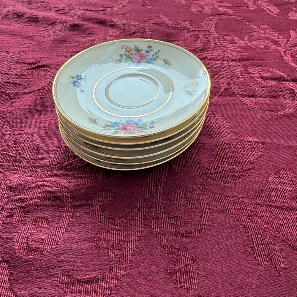 Queen’s Rose Cup & Saucer Set - Picture 3 of 7